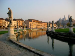 Prato della Valle a Padova: Un gioiello di architettura e storia
